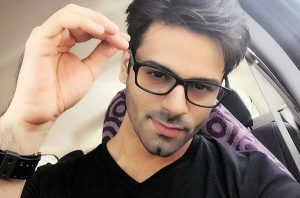 كاران غودواني ديانته حبيبته عمره طوله جنسيته معلومات عنه ويكيبيديا