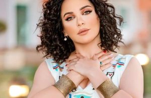سلاف فواخرجي ديانتها عمرها زوجها عائلتها معلومات عنها ويكيبيديا