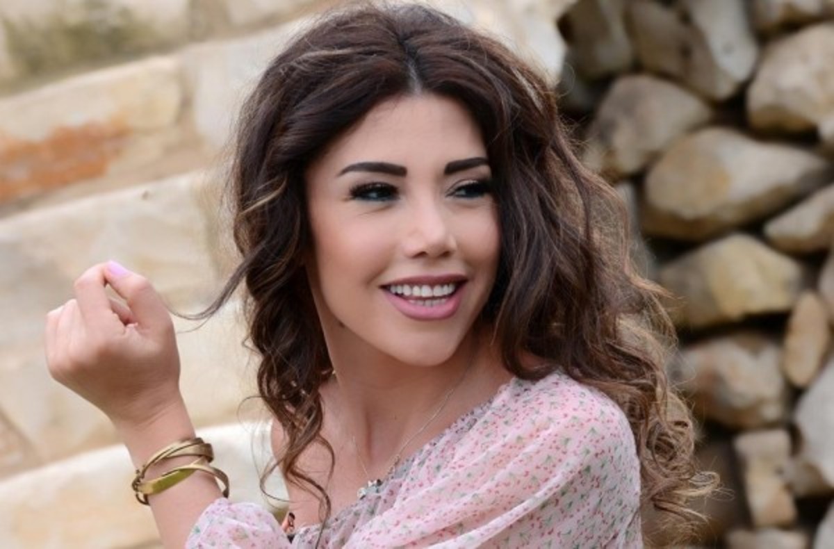 لورا خليل عمرها ديانتها زوجها جنسيتها معلومات عنها ويكيبيديا